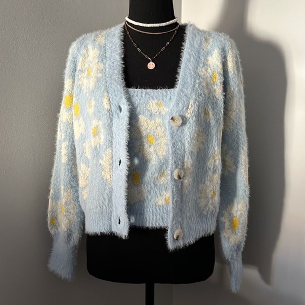 Willow & Wind Designer Cute Fuzzy Sunflower Daisy Floral 2 Piece Crop - Size S